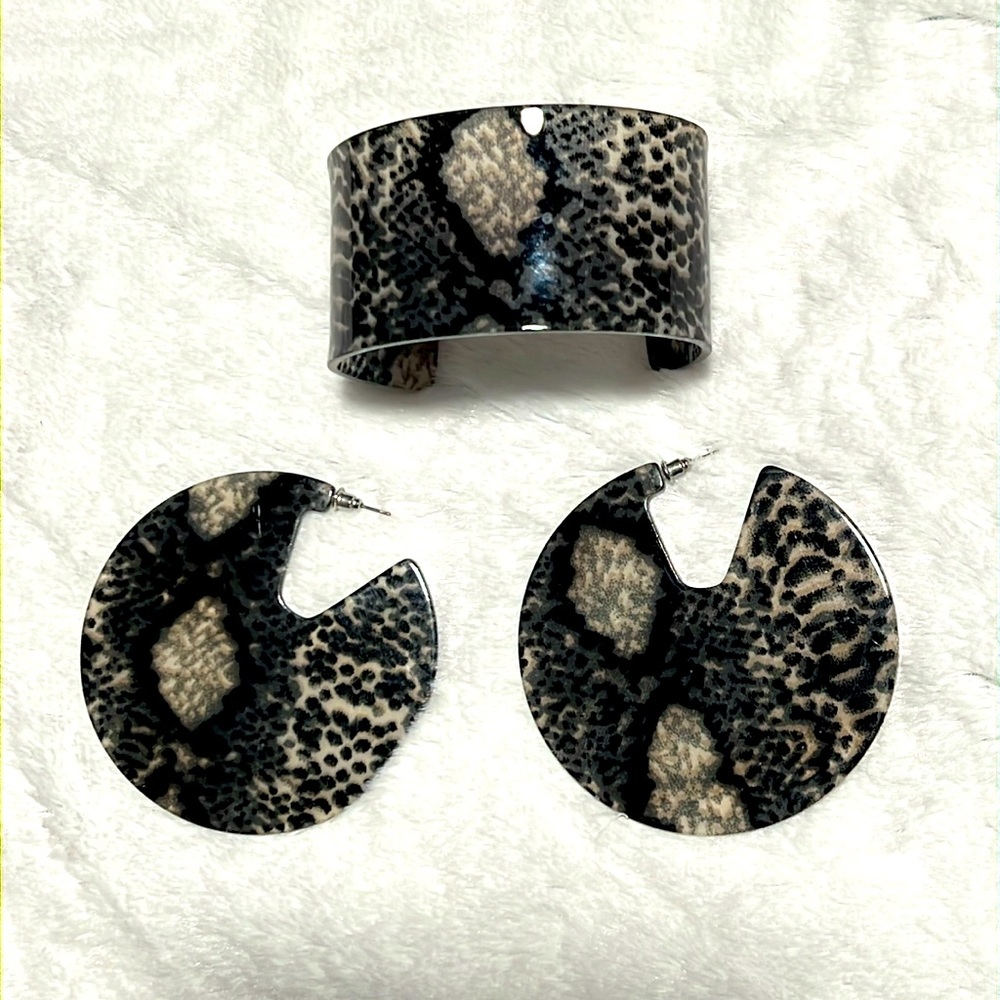 Python Print Acrylic Cuff Silver Black And Earrin… - image 1